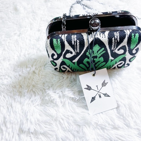 Tylie Malibu Ikat Woven Clutch Crossbody Bag Black White Green OS